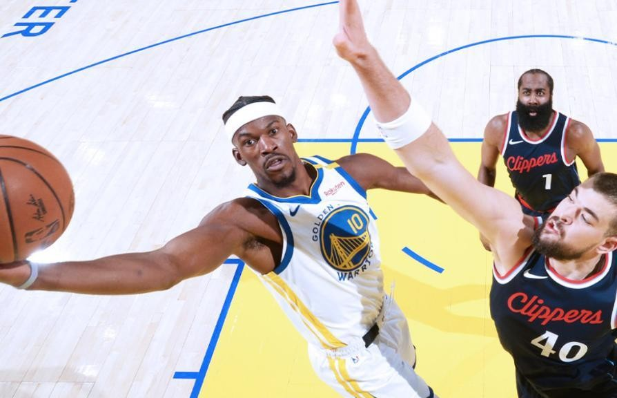 爱游戏体育-巴特勒连续二十场比赛得分超过最后时刻胜出，TL不断突破！(巴特勒2020季后赛)