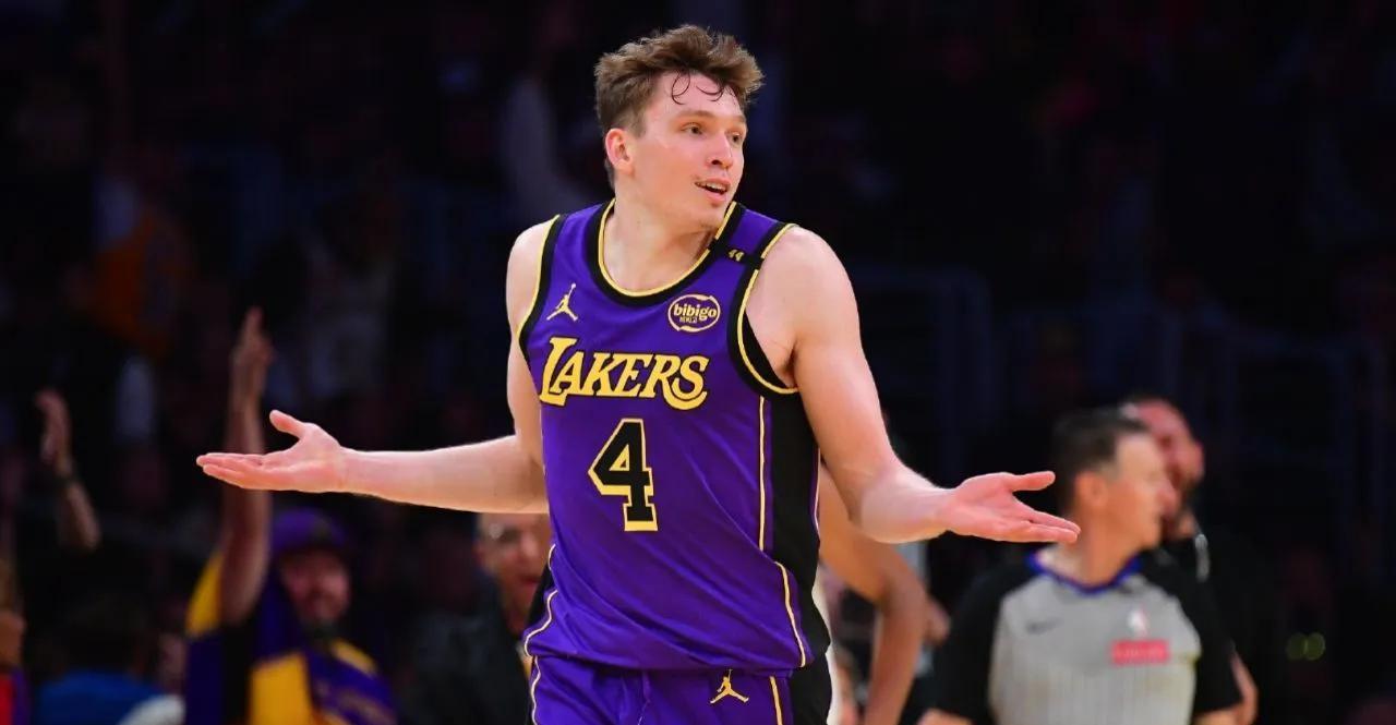 爱游戏app下载-塔图姆迎来十赛季出色发挥，拜仁观众热烈欢呼！热度持续攀升(塔图姆砍过几次50分)