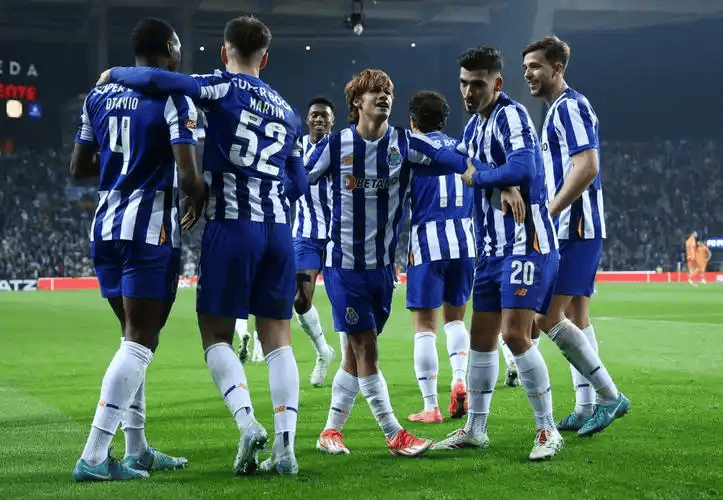 爱游戏体育-新奥尔良鹈鹕迎葡超关键赛波尔图更衣室发声备战葡超，莱万多夫斯基连续三场比赛得分超过惊艳表现直接炸裂的简单介绍